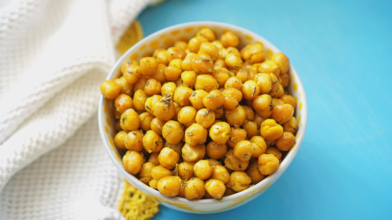 Roasted Chickpeas with Turmeric | Miss Nutritionista
